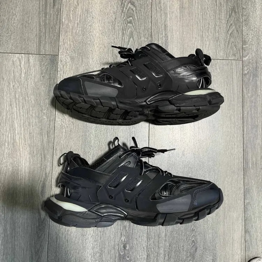 Balenciaga Men's Black Sneakers - Picture 4 of 4